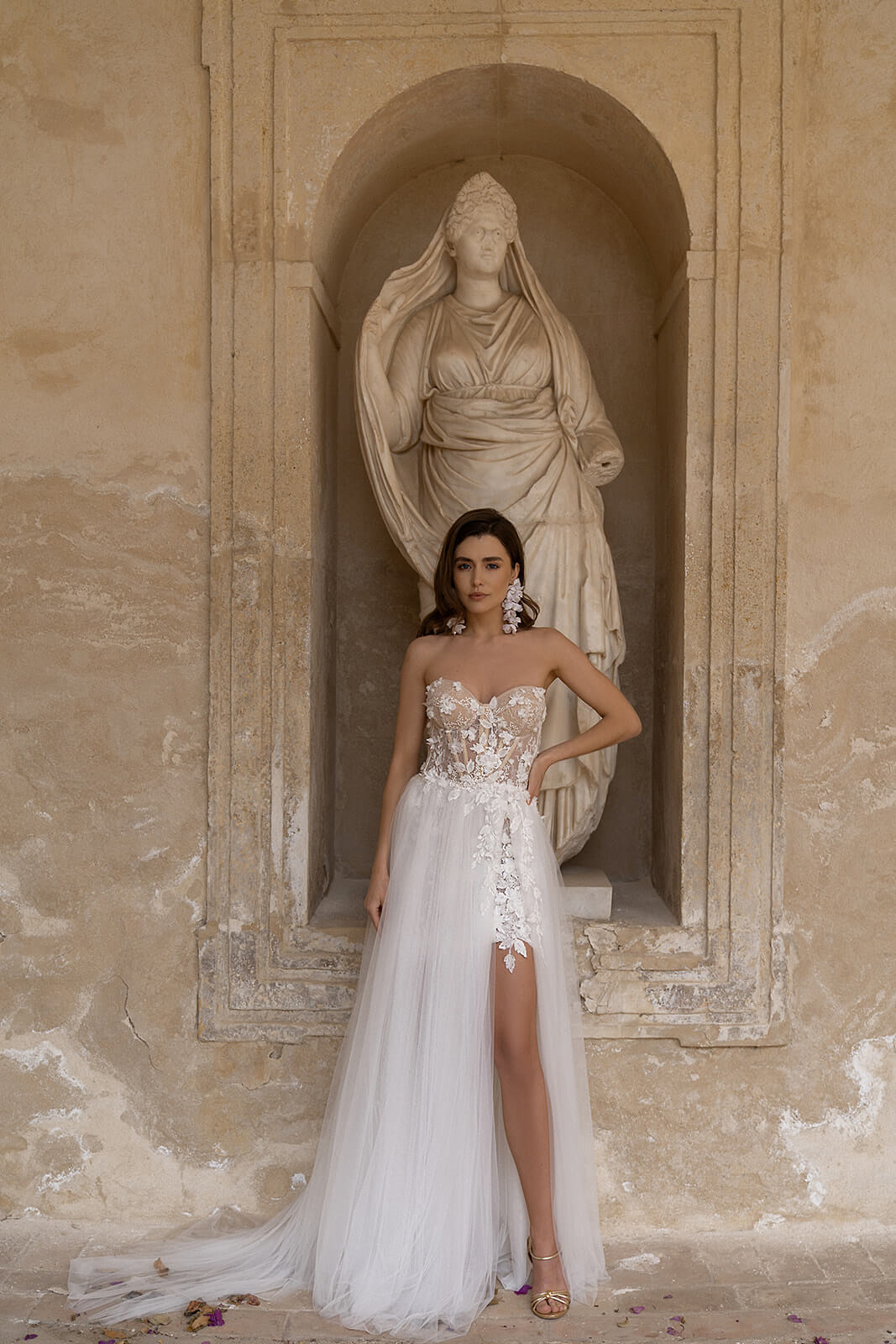 Robe de mariée Penelope — en mouvement.