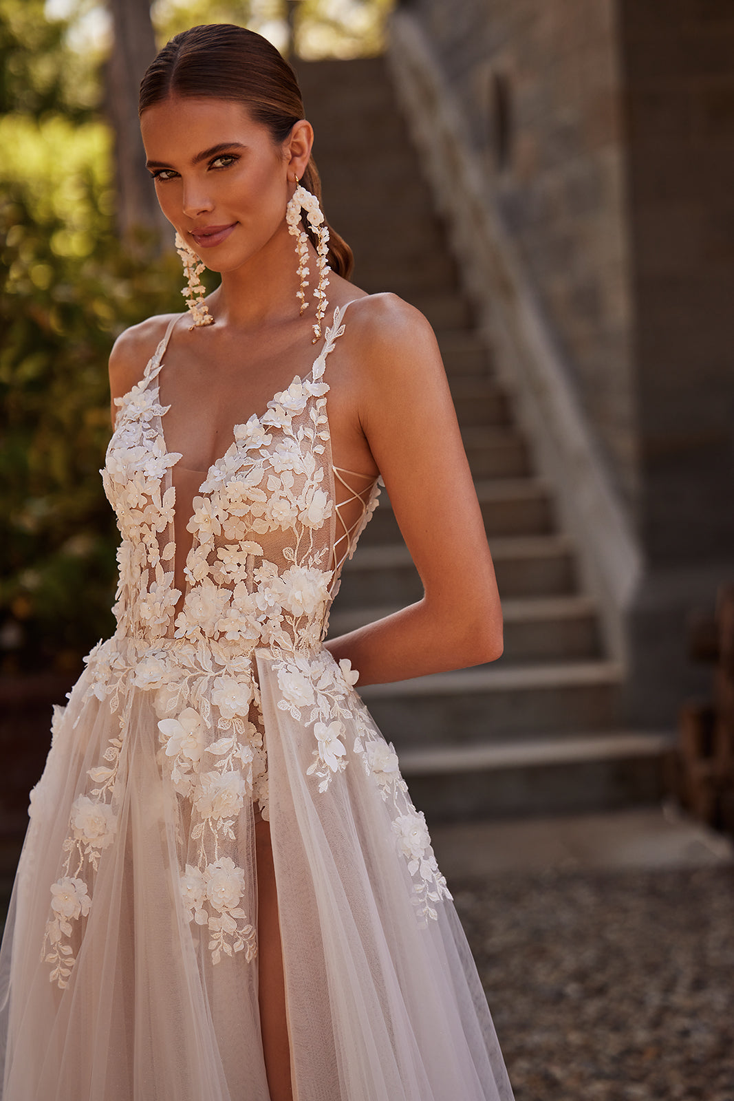 Robe de mariée Amaya, DAMA Couture — gros plan.