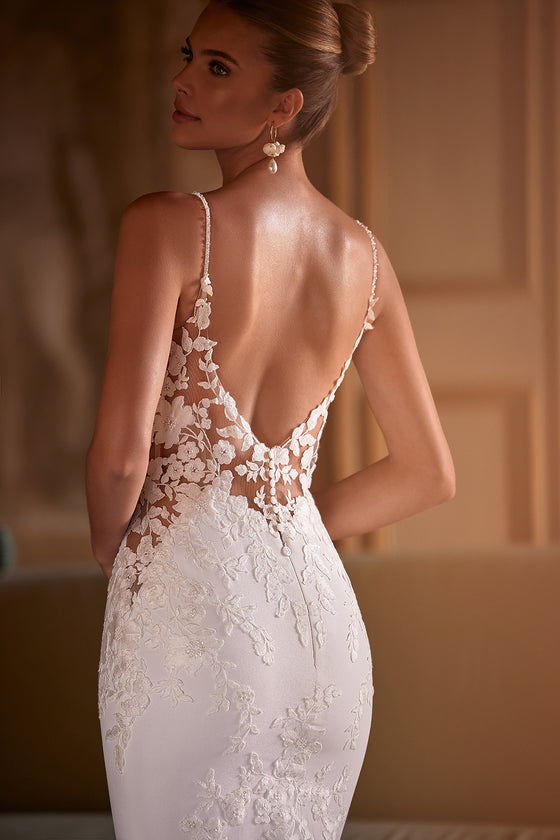 Robe de mariée sirène Apolonia, jupe unie et traîne, DAMA Couture — vue de dos.