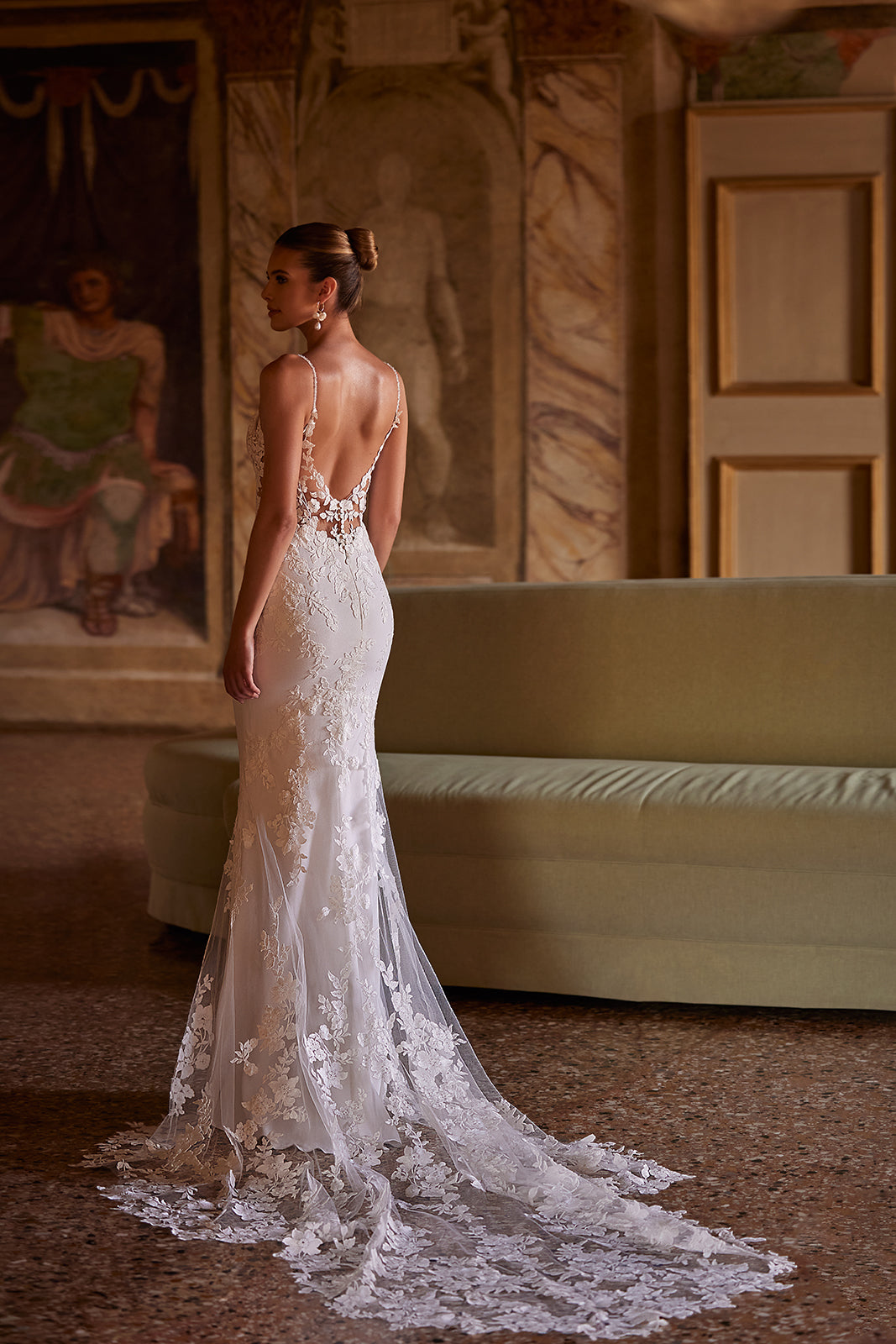 Robe de mariée sirène Apolonia, jupe unie et traîne, DAMA Couture — photo complémentaire.