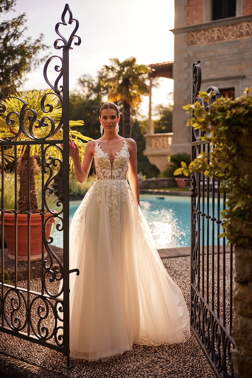 Robe de mariée princesse Beatrix avec dentelle, DAMA Couture — photo principale.