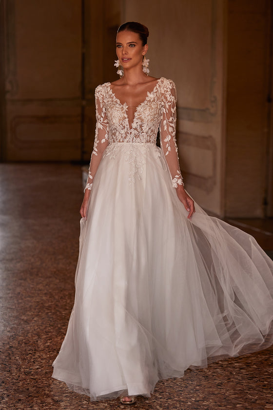 Robe de mariée Calista Cristal en dentelle à manches longues, DAMA Couture — photo principale.