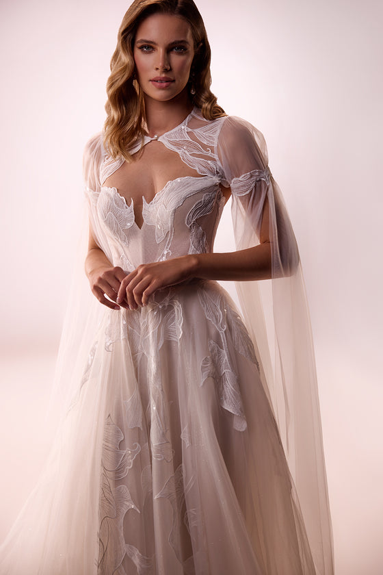 Robe de mariée Calla, esprit bohème contemporain, avec boléro en dentelle, DAMA Couture — photo principale.