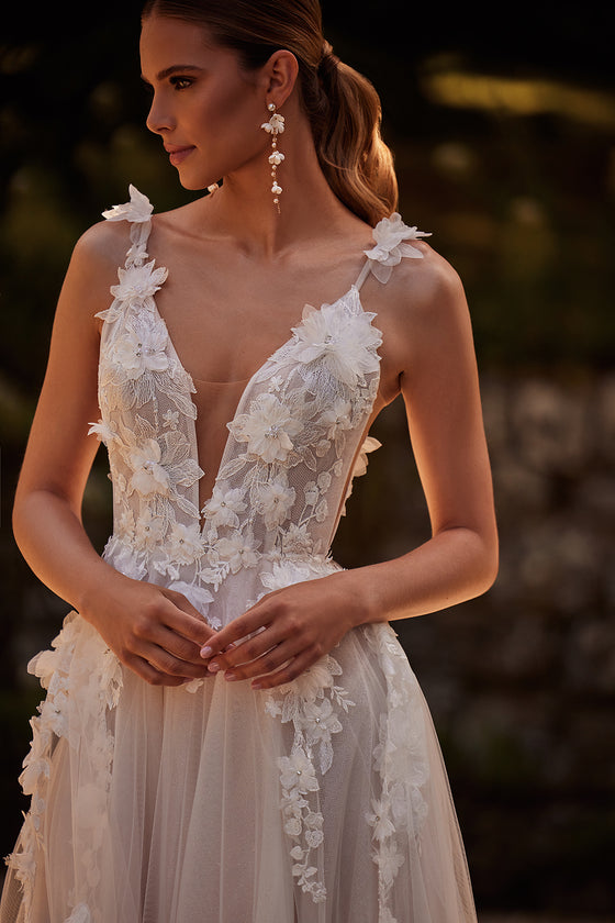 Robe de mariée romantique Calypso, DAMA Couture — gros plan.