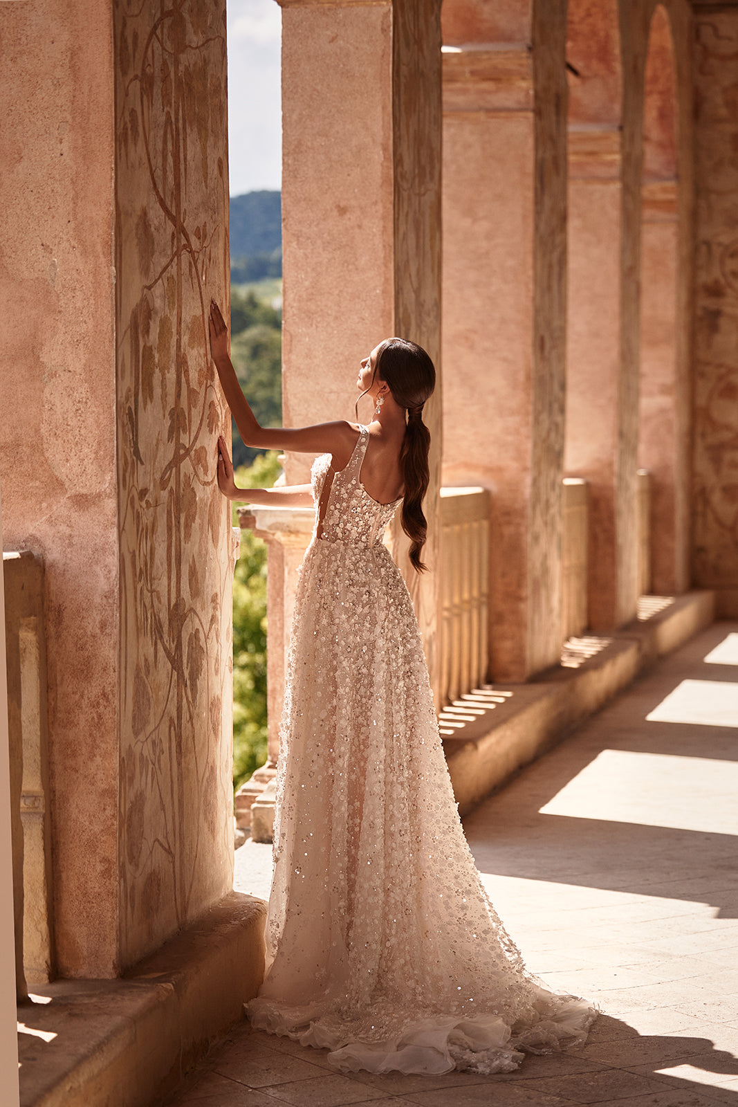 Robe de mariée trapèze Cathelyn, allure glamour, DAMA Couture — vue de dos.