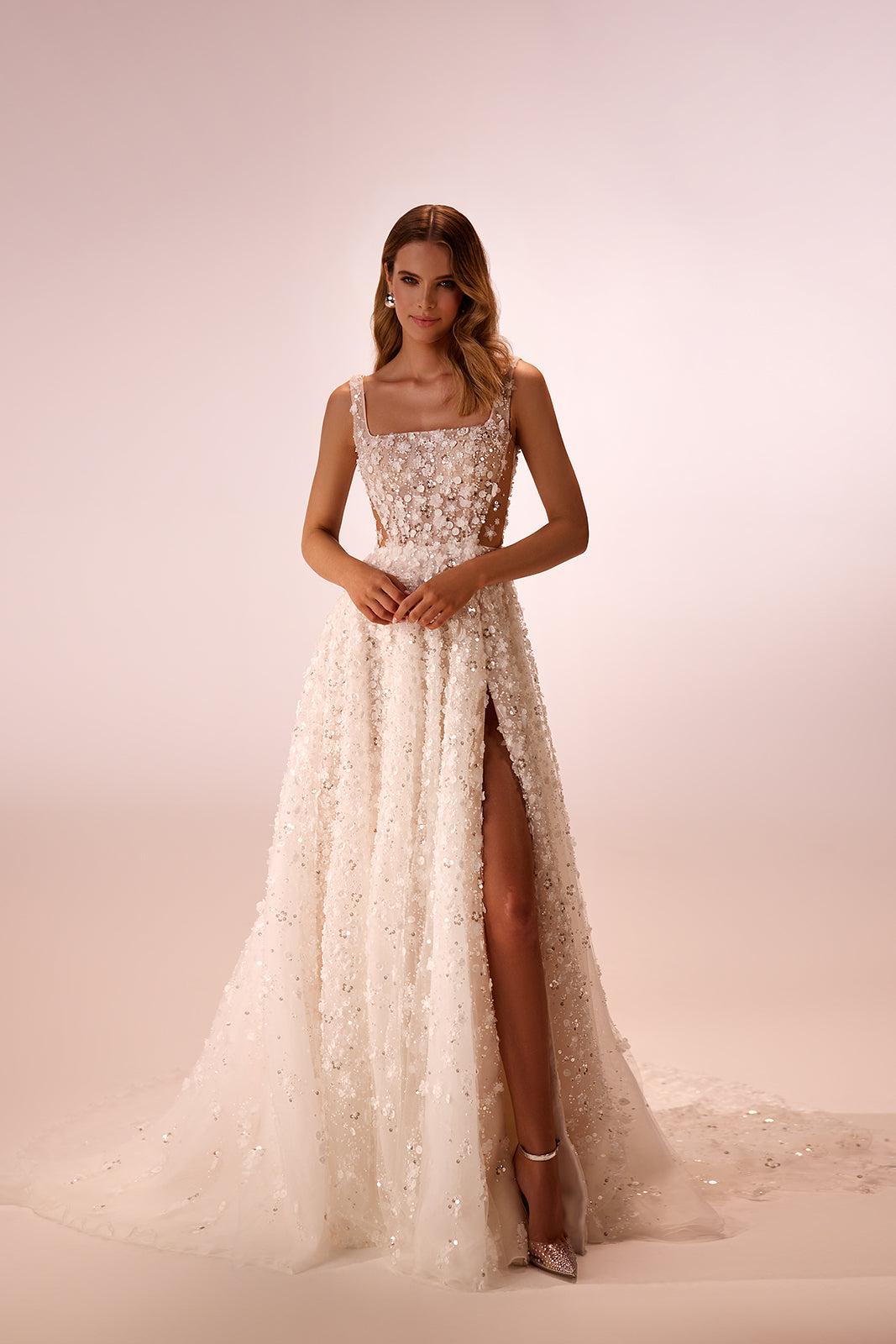 Robe de mariée trapèze Cathelyn, allure glamour, DAMA Couture — photo en studio.