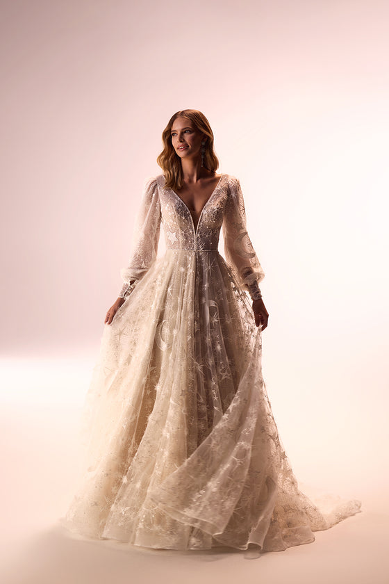 Robe de mariée contemporaine Celestia en dentelle, DAMA Couture — photo principale.