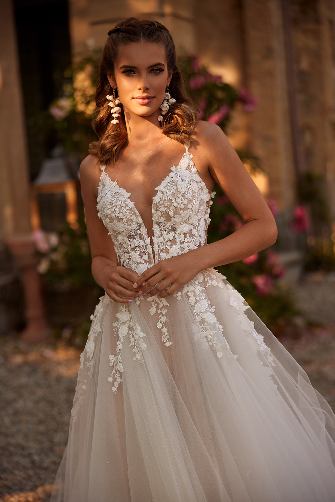 Robe de mariée princesse Claire avec dentelle, DAMA Couture — photo principale.