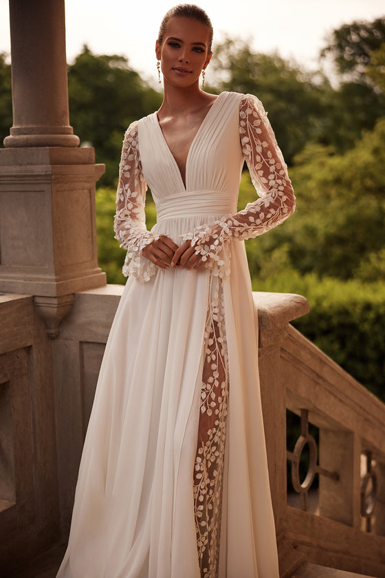 Robe de mariée bohème Cynthia en mousseline unie avec dentelle florale, DAMA Couture — photo complémentaire.