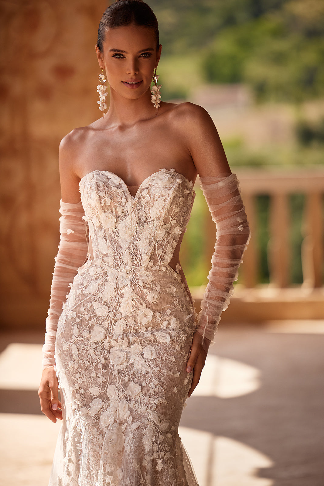 Robe de mariée sirène Ellyse en dentelle à manches longues, allure glamour, DAMA Couture — photo principale.