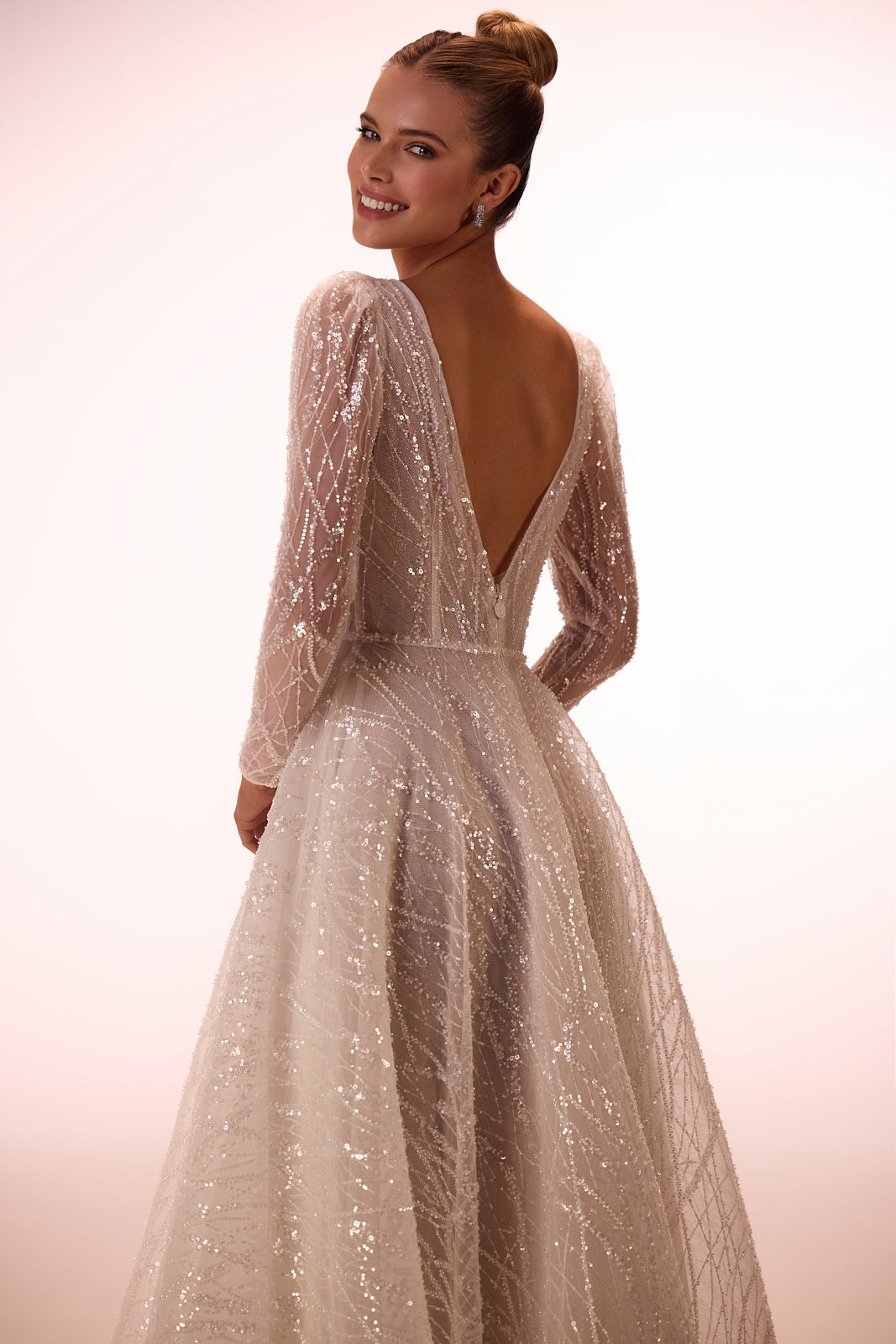 Robe de mariée Galia, allure glamour, DAMA Couture — vue de dos.