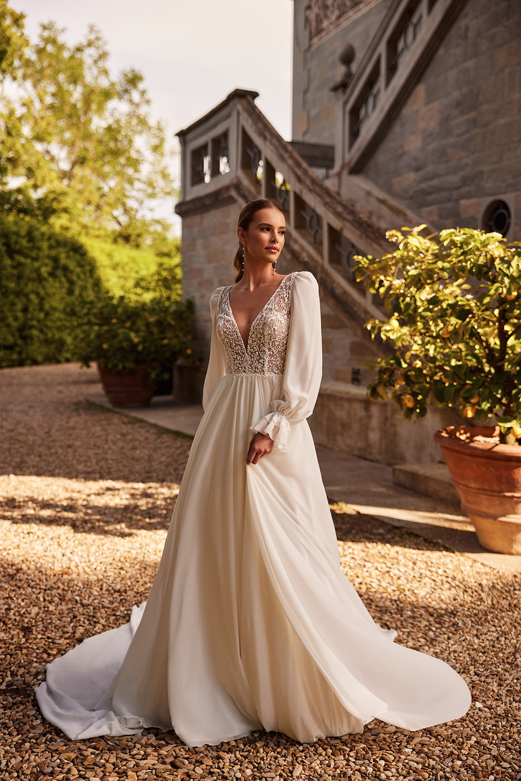 Robe de mariée bohème Hellen à manches, DAMA Couture — photo de campagne.