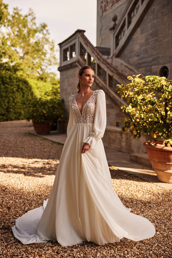 Robe de mariée bohème Hellen à manches, DAMA Couture — photo de campagne.