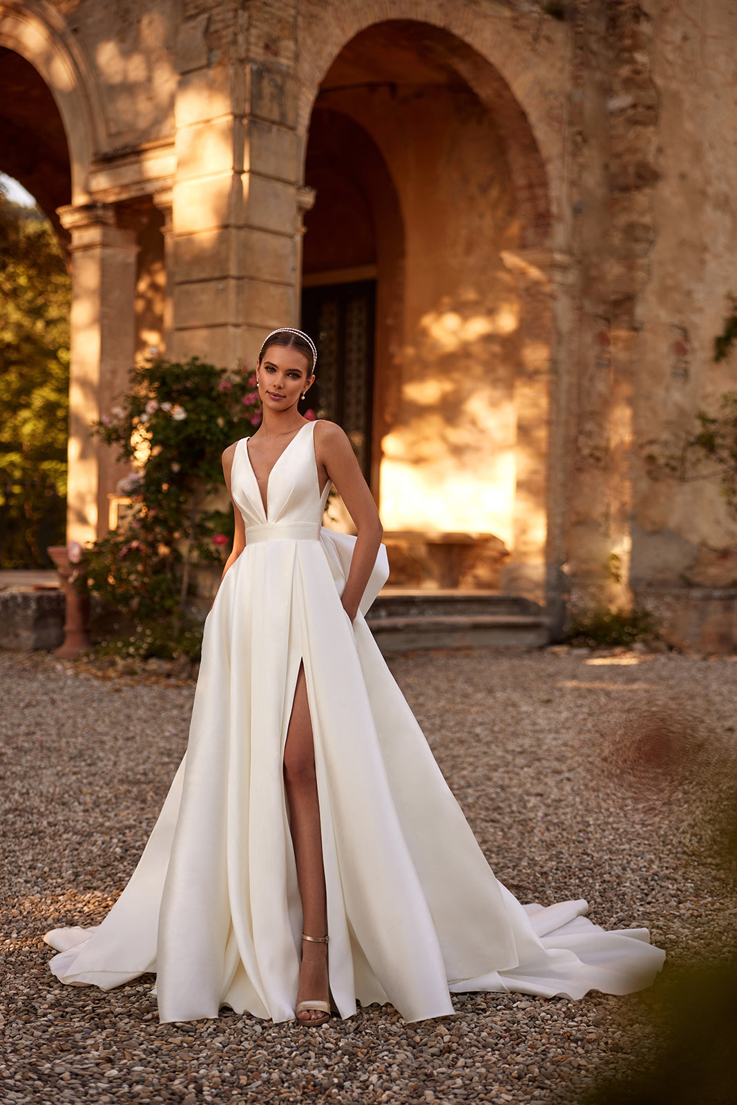 Robe de mariée classique Margo avec traîne à nœud, DAMA Couture — photo complémentaire.