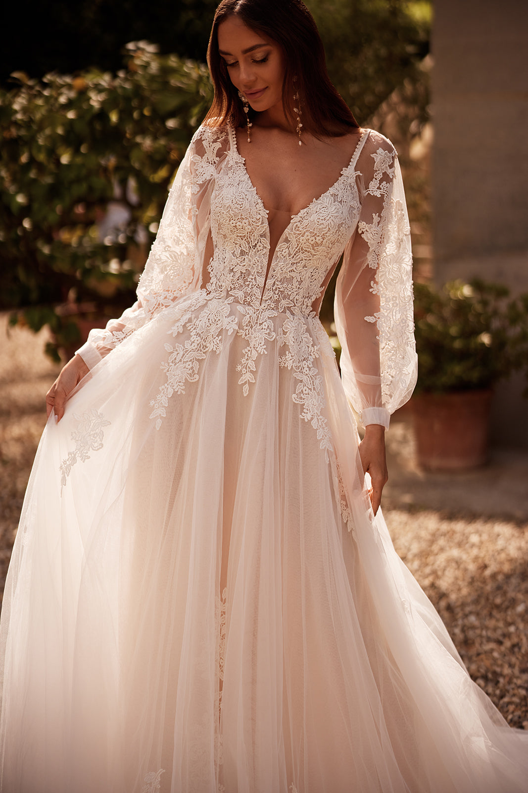 Robe de mariée bohème Mullein en dentelle à manches longues, DAMA Couture — photo complémentaire.