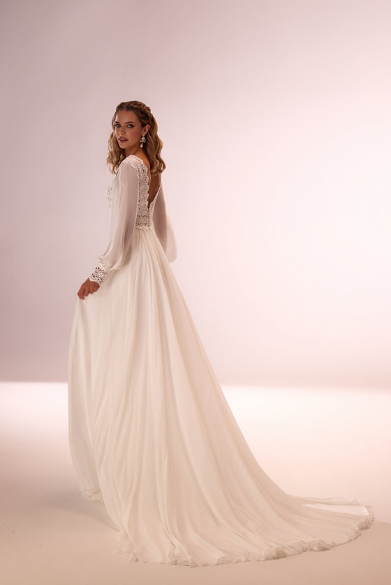 Robe de mariée bohème Ophelia en mousseline à manches longues, DAMA Couture — vue de dos.