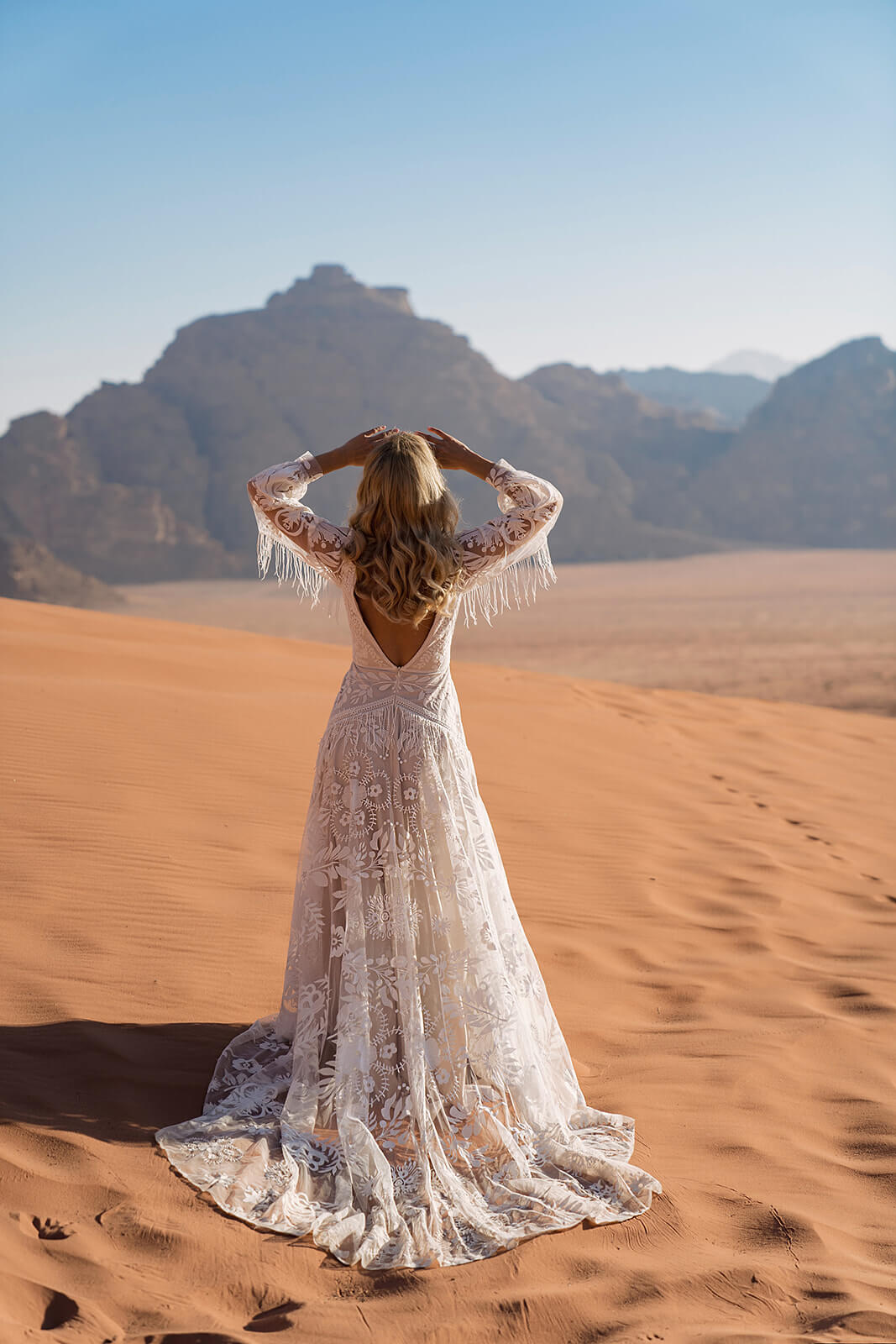 Robe de mariée trapèze Onava à manches longues, DAMA Couture.