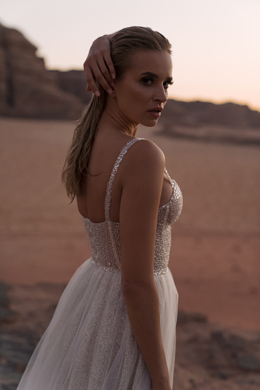 Robe de mariée Inca — en mouvement.