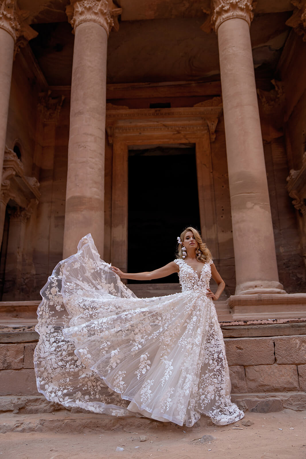 Robe de mariée Azalea — en mouvement.