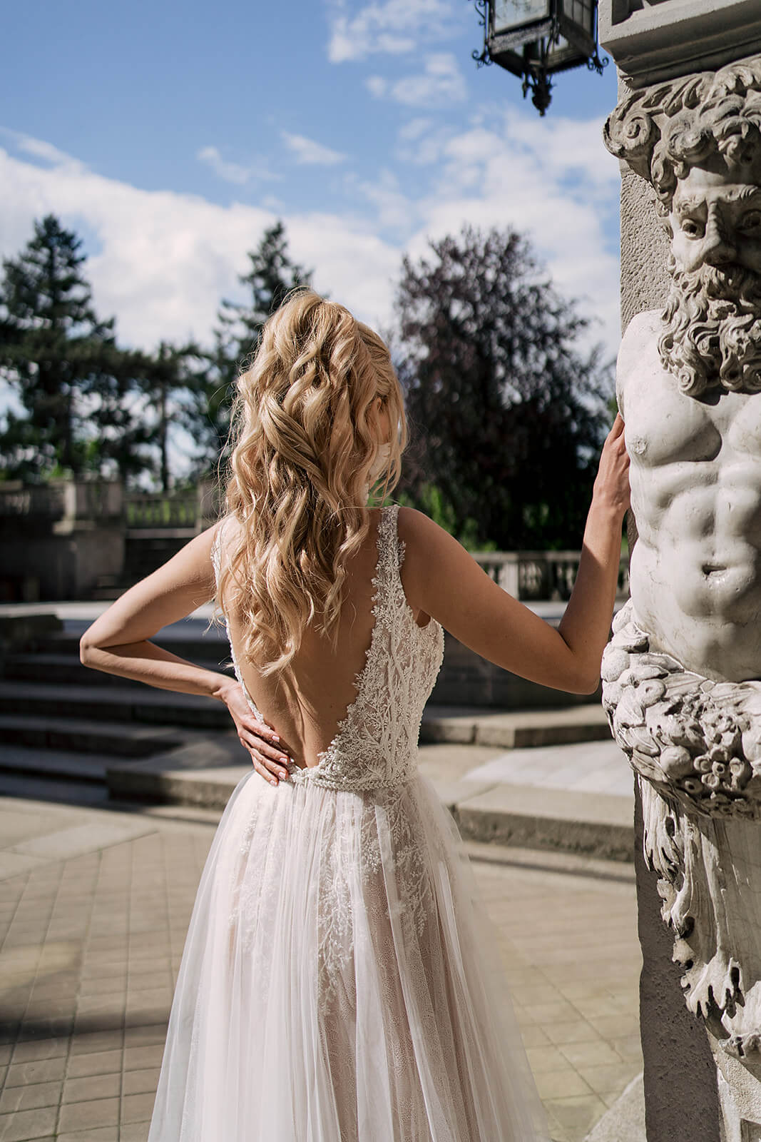 Robe de mariée Livia — silhouette entière.