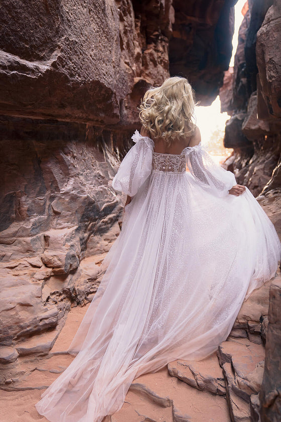 Robe de mariée trapèze Shira à manches longues, DAMA Couture.