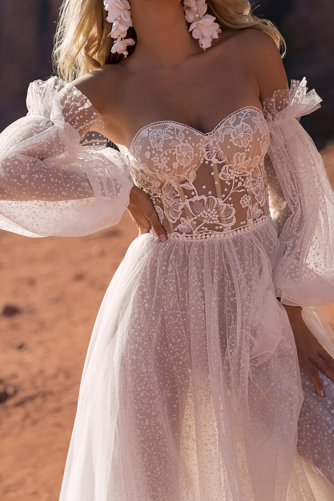 Robe de mariée trapèze Shira à manches longues, DAMA Couture.