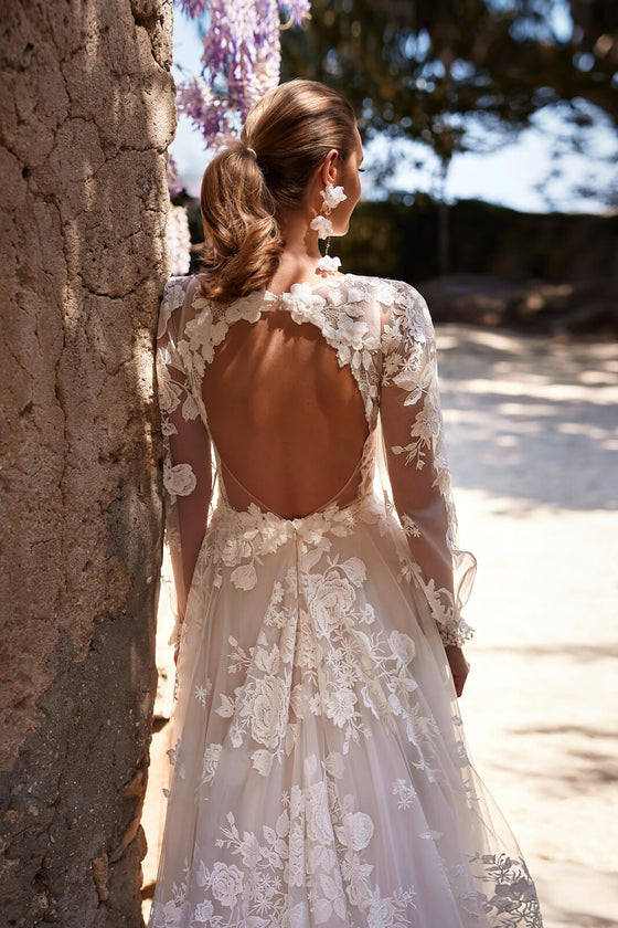 Robe de mariée trapèze Asami à manches longues, DAMA Couture.