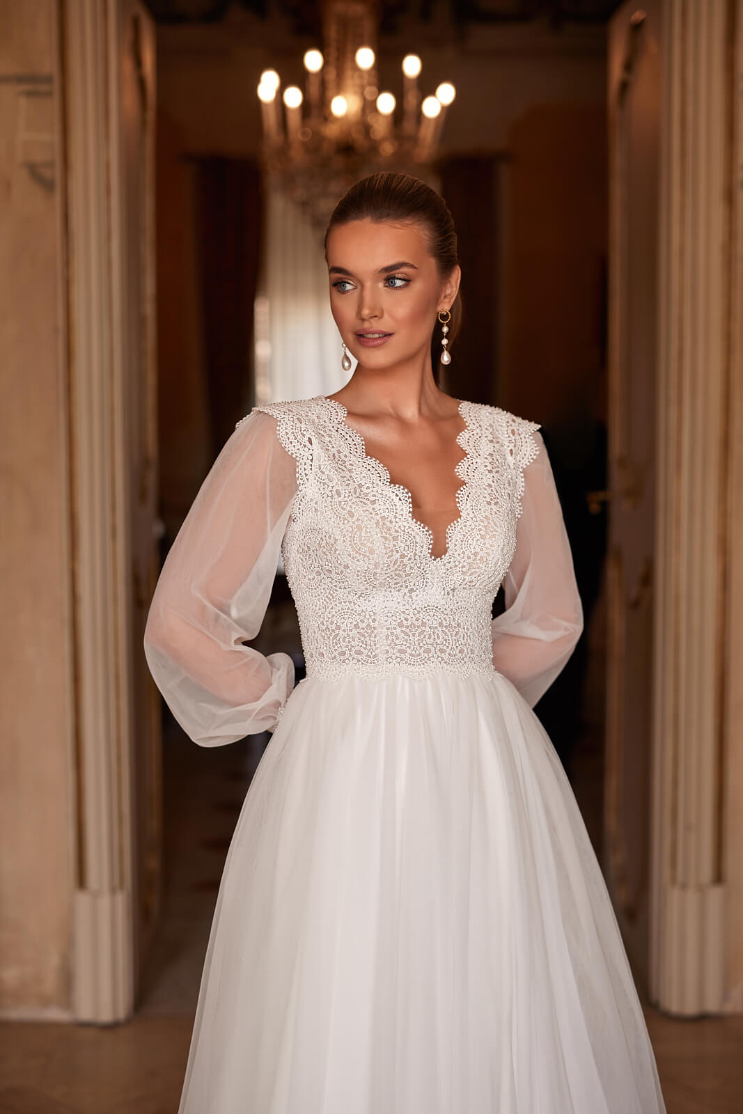 Robe de mariée trapèze Eleni en dentelle, DAMA Couture.