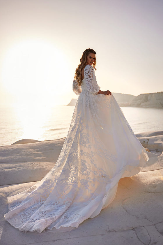 Robe de mariée trapèze Rania à manches longues, DAMA Couture.