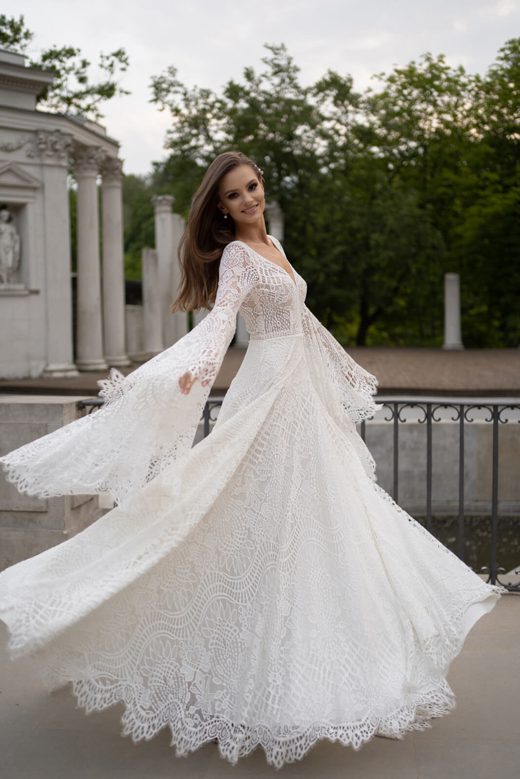 Robe de mariée trapèze Lea à manches longues, DAMA Couture.