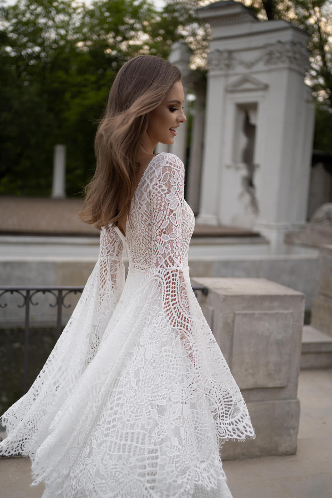 Robe de mariée trapèze Lea à manches longues, DAMA Couture.