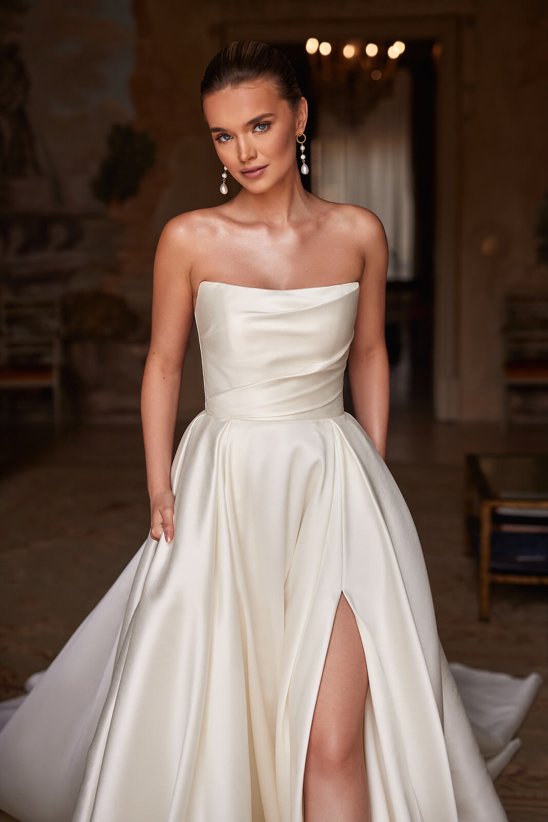 Robe de mariée trapèze Madelaine en satin, DAMA Couture.