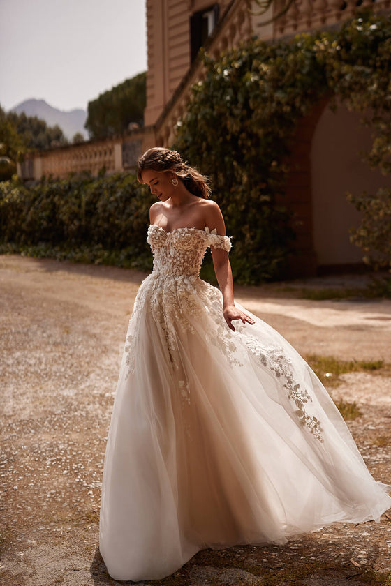 Robe de mariée trapèze Mia, DAMA Couture.