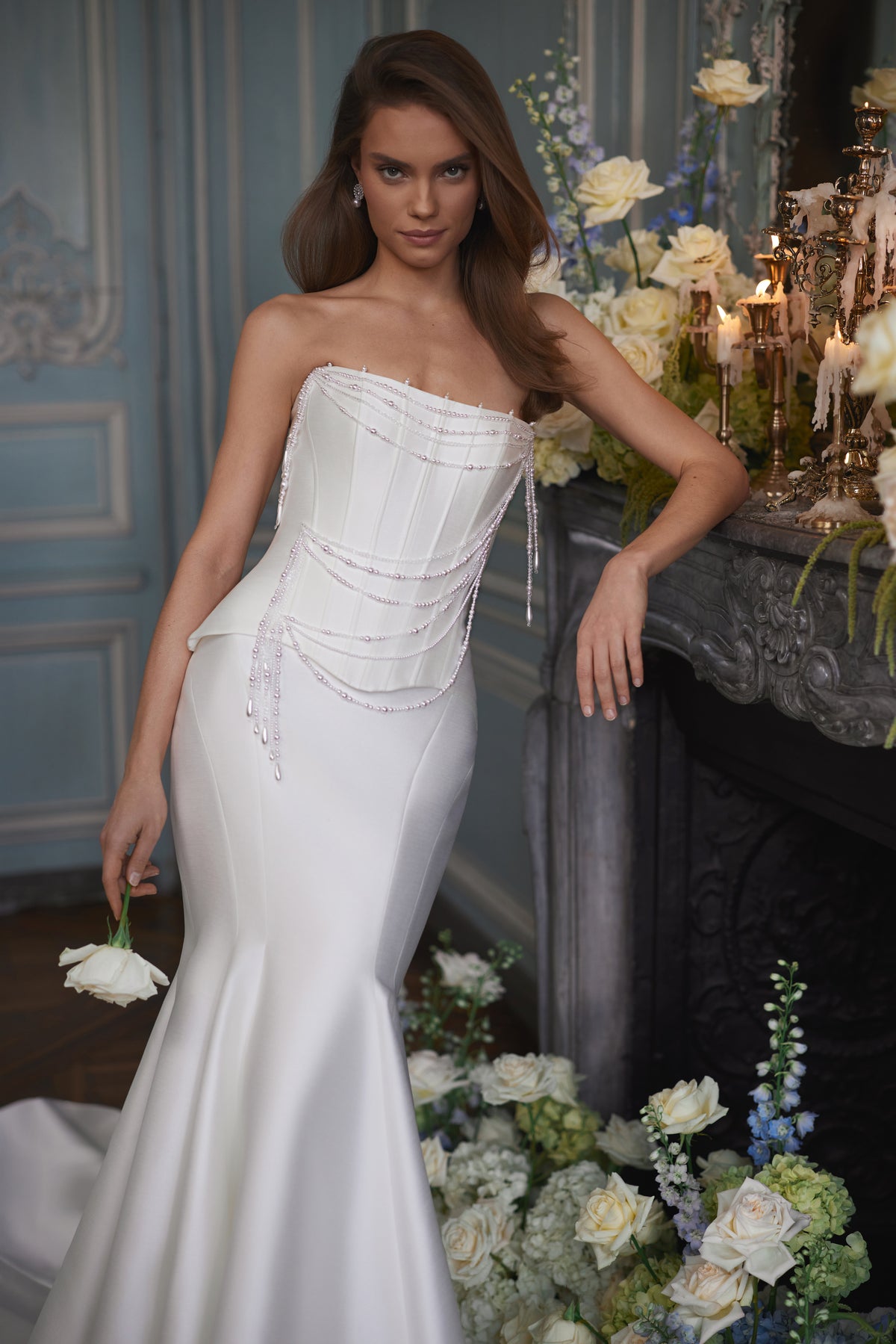 Robe de mariée Armance, avec un corset drapé de rangs de perles.