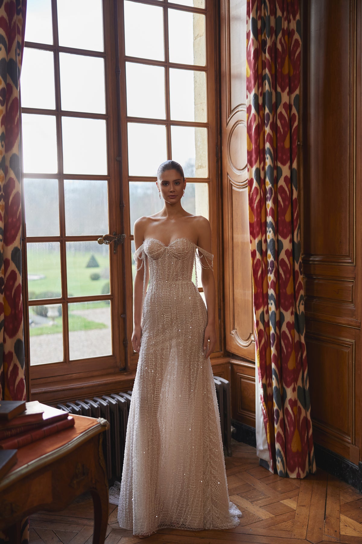 Robe de mariée Filippa, avec un décolleté cœur et de délicates bretelles retombant sur les bras — collection Something Blue 2027.