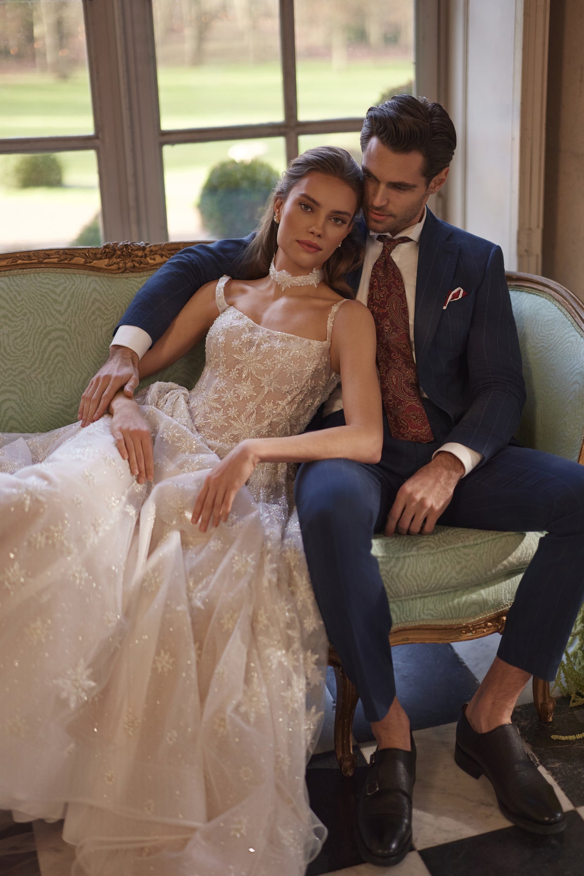 Robe de mariée Milkyway, avec un décolleté carré et une jupe en tulle brodé d’étoiles — collection Something Blue 2027, DAMA Couture.