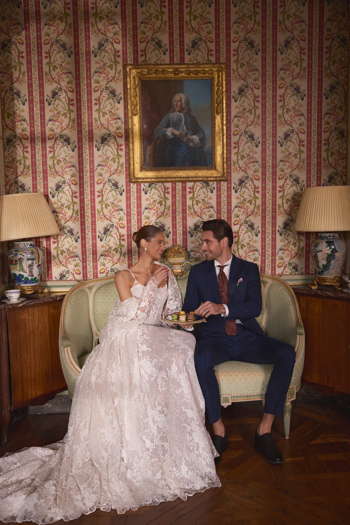 Robe de mariée Thetis, avec un corset transparent, des bretelles en dentelle et une somptueuse jupe en dentelle — collection Something Blue 2027, DAMA Couture.