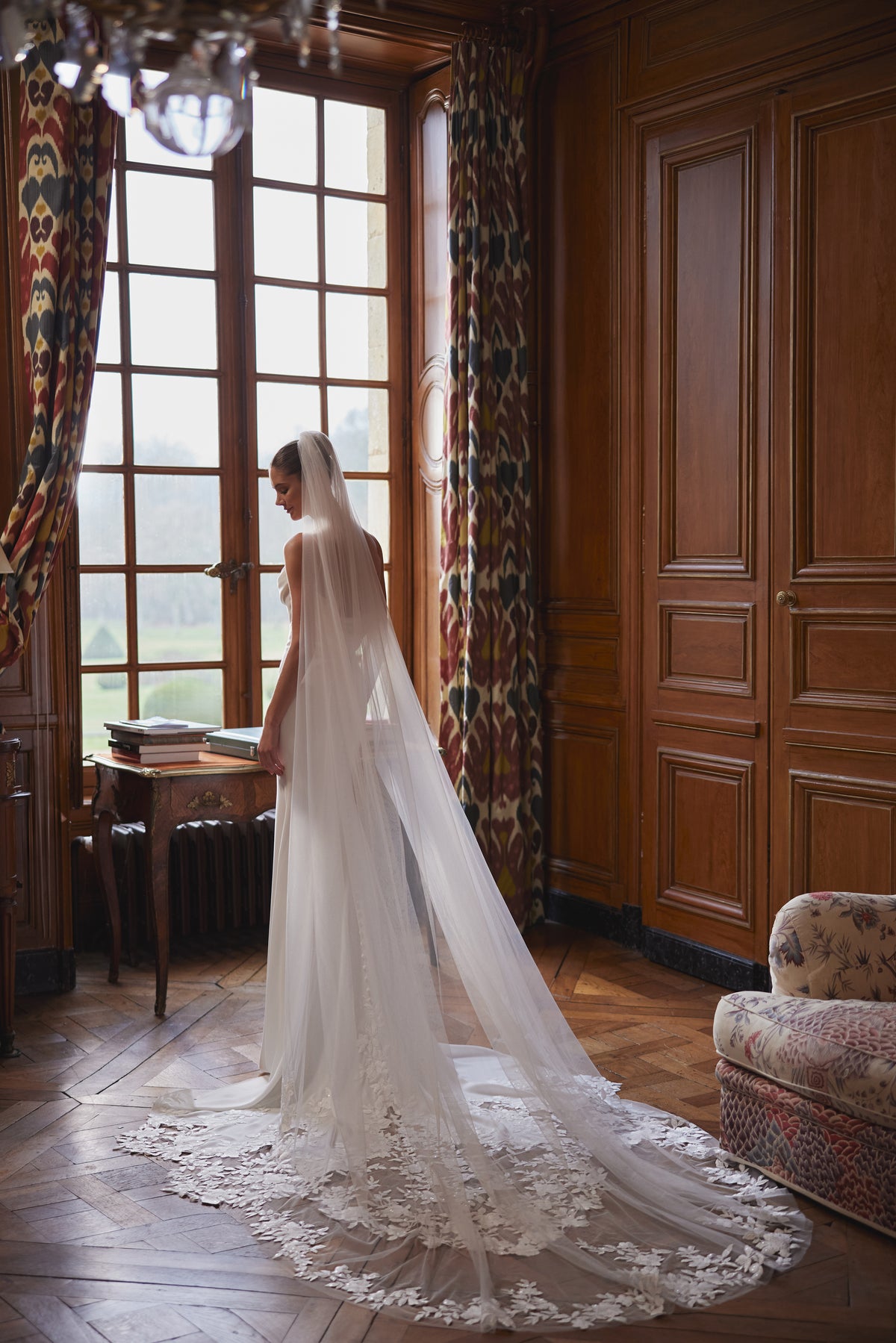 Voile Valerie en tulle, porté avec la robe de mariée Valerie.