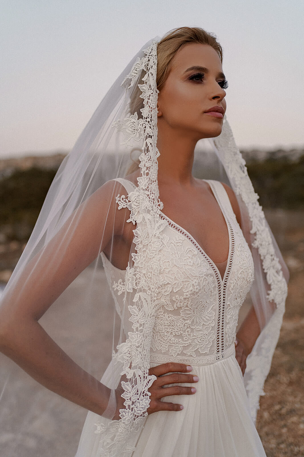 Voile cathédrale en dentelle, DAMA Couture.