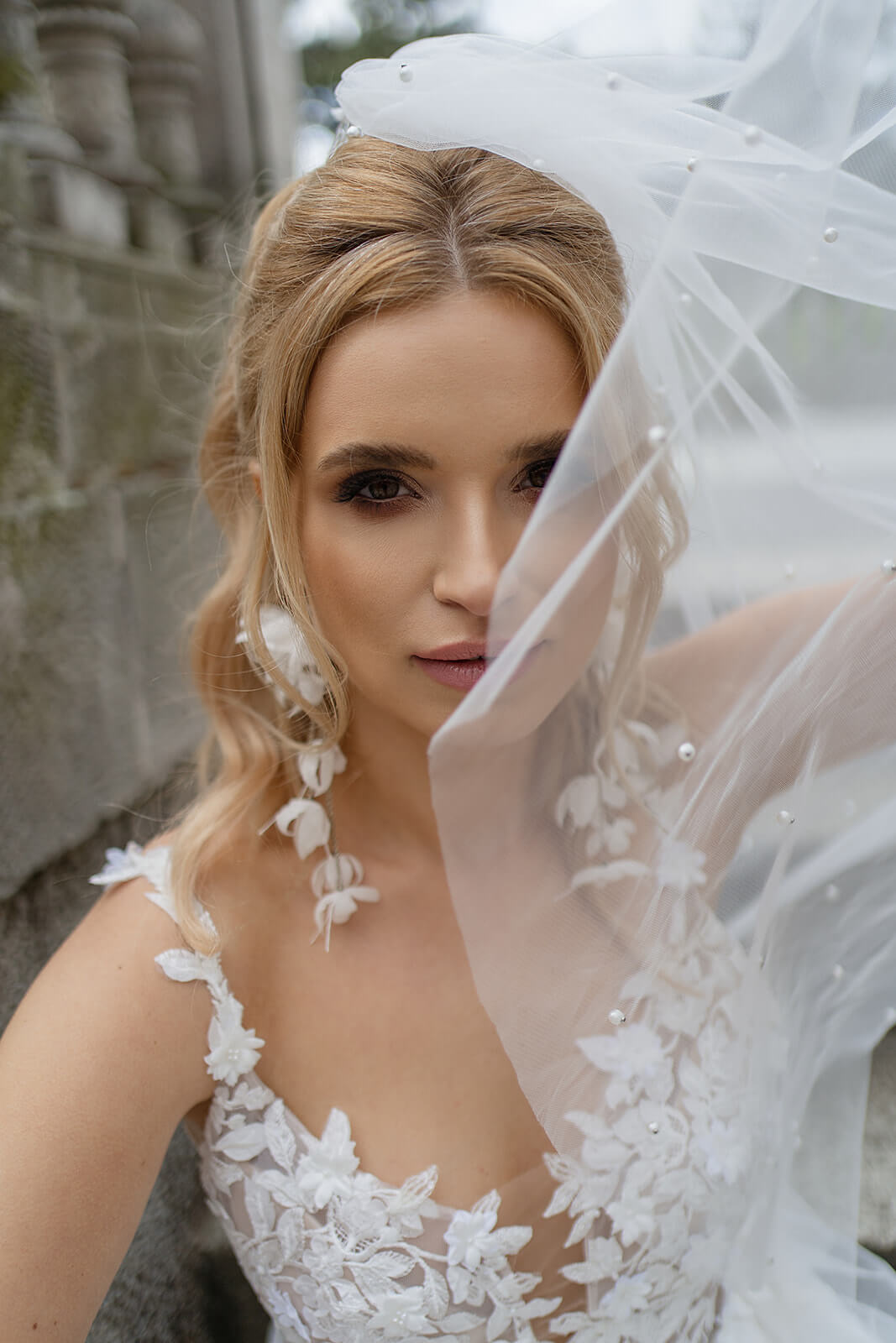 Voile de mariée perlé — gros plan.