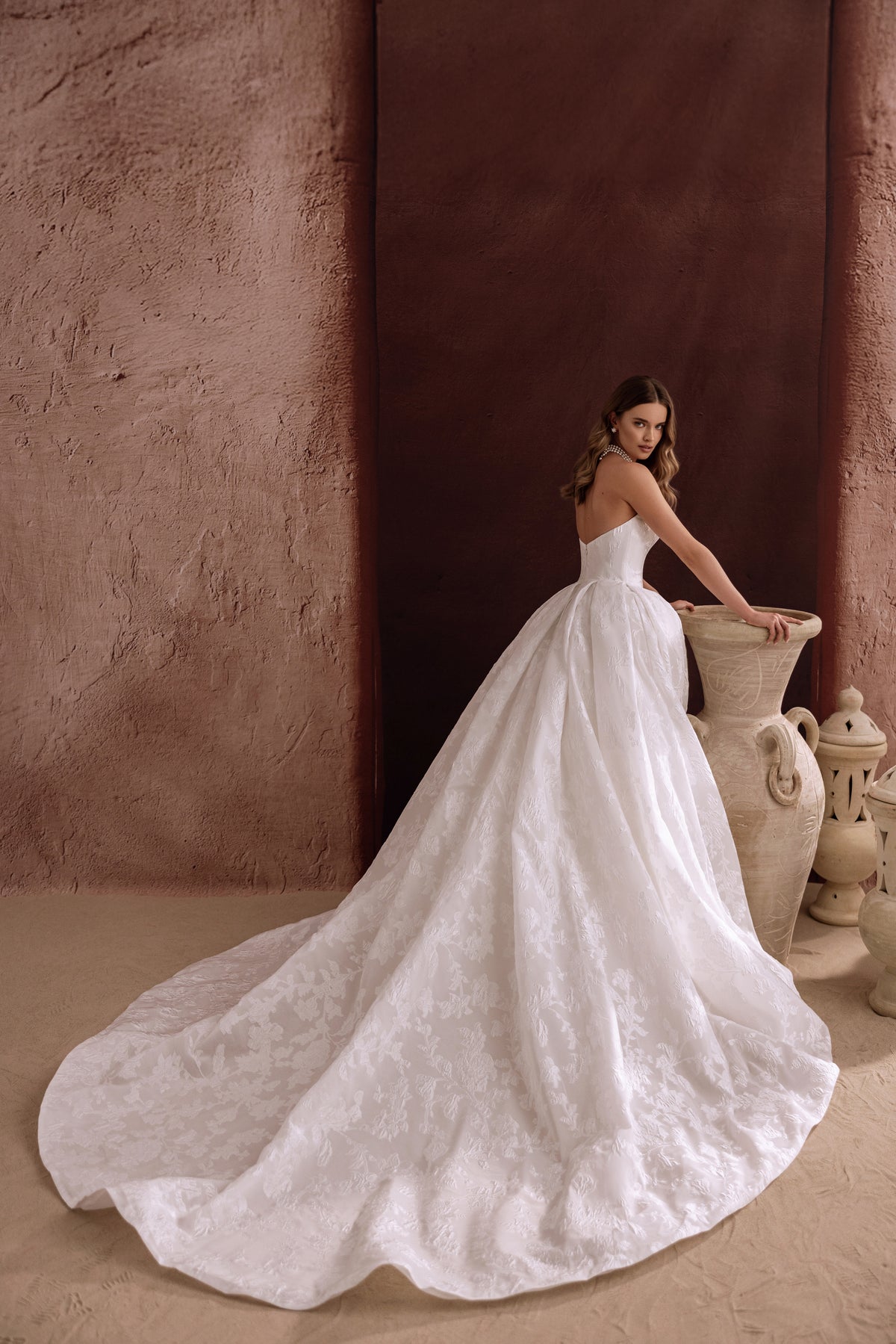 Robe de mariée princesse Hebe, avec des poches et du jacquard floral.
