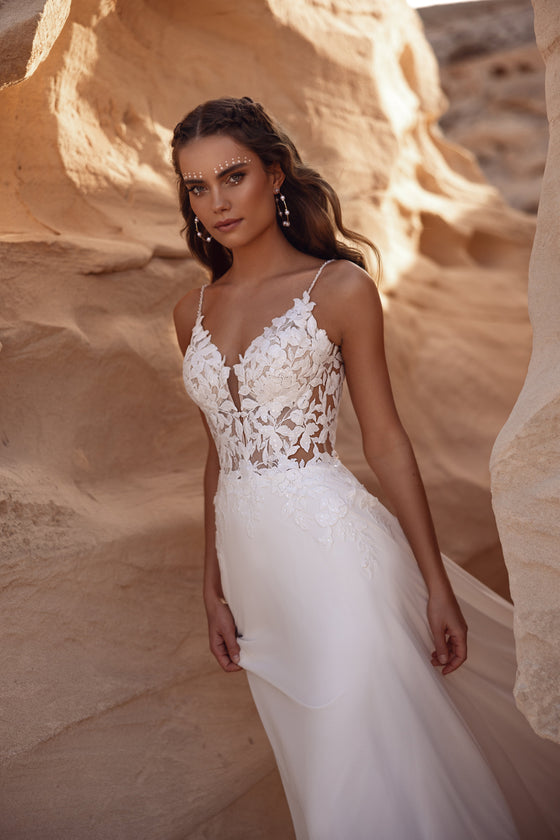 Dos nu de la robe de mariée bohème Malika, orné de détails de dentelle.